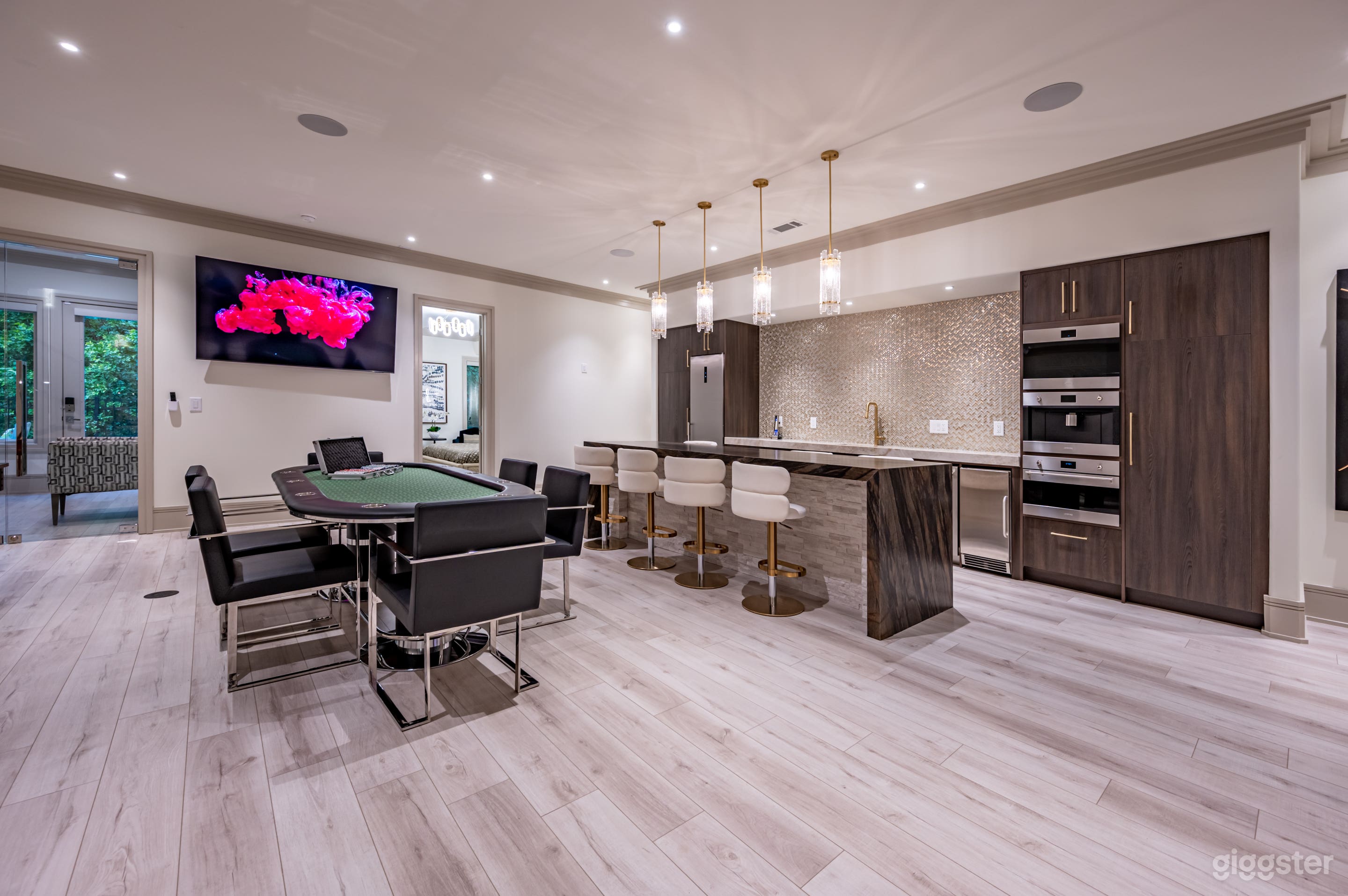 Luxurious Modern Mansion with Entertainer's Resort style Poo Photo 3