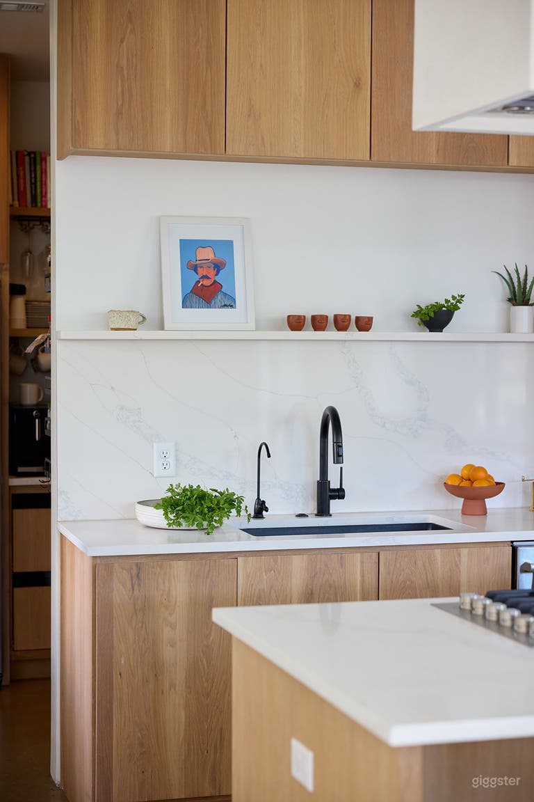  Modern Organic with an Artful Edge 