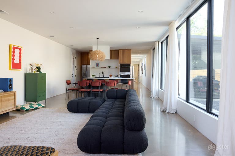  Modern Organic with an Artful Edge 