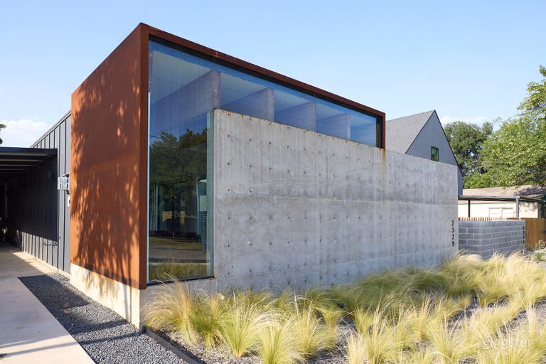  Modern Organic with an Artful Edge 