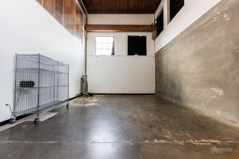  Spacious and Versatile Photo Studio for Rent 