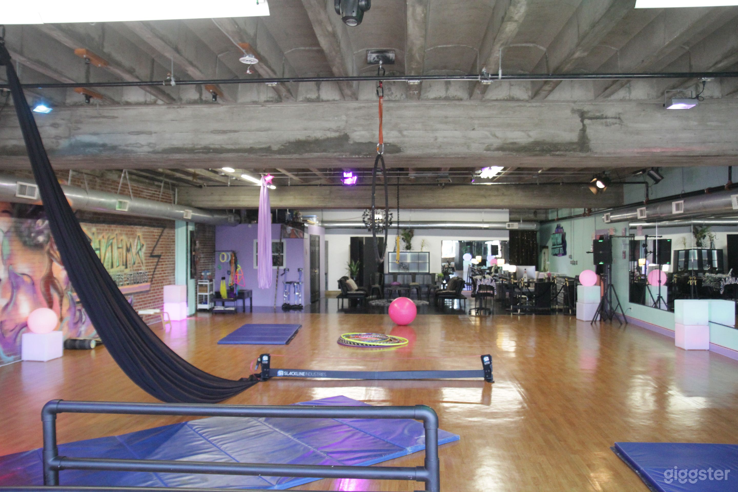 3000sq ft. State-of-the-art Venue  Photo 4