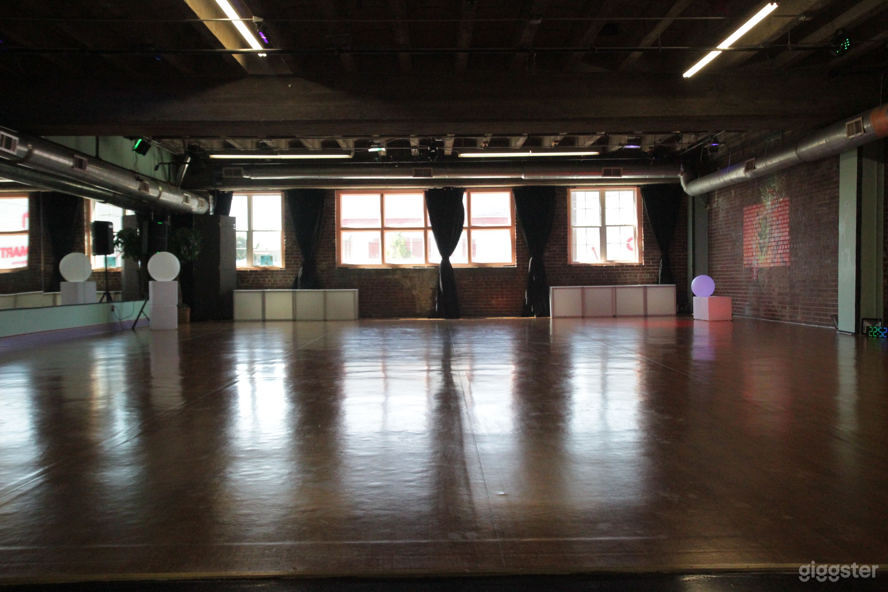 3000sq ft. State-of-the-art Venue  Photo 2
