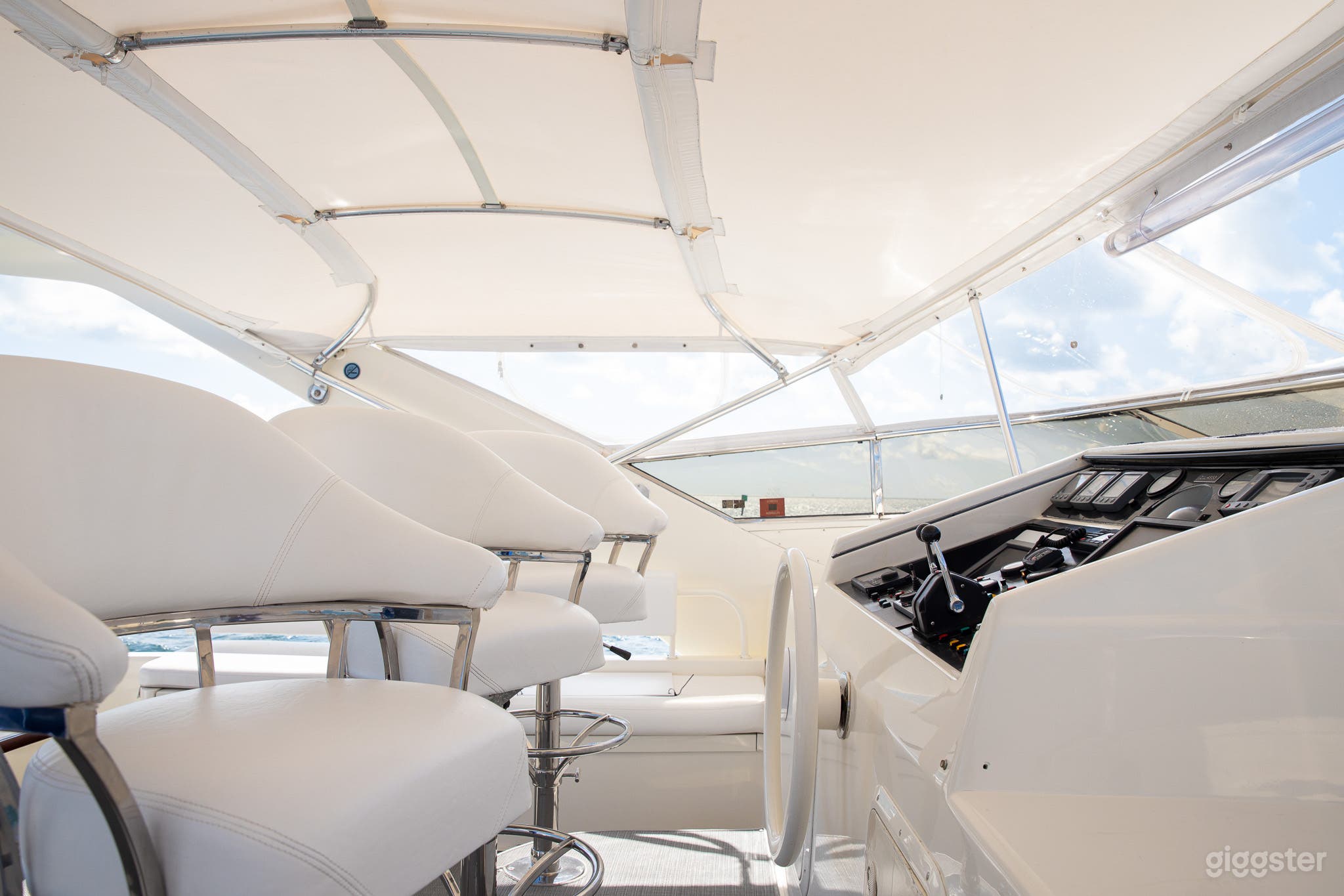 Sophisticated 80' Palmer Johnson  Photo 3