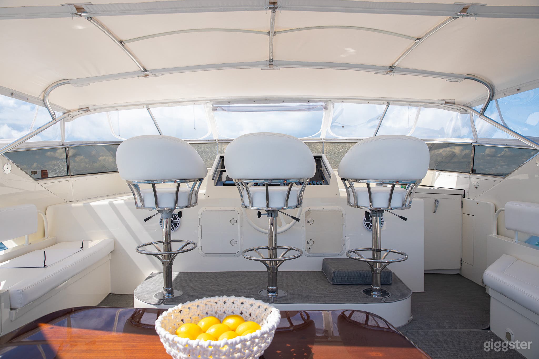 Sophisticated 80' Palmer Johnson  Photo 4