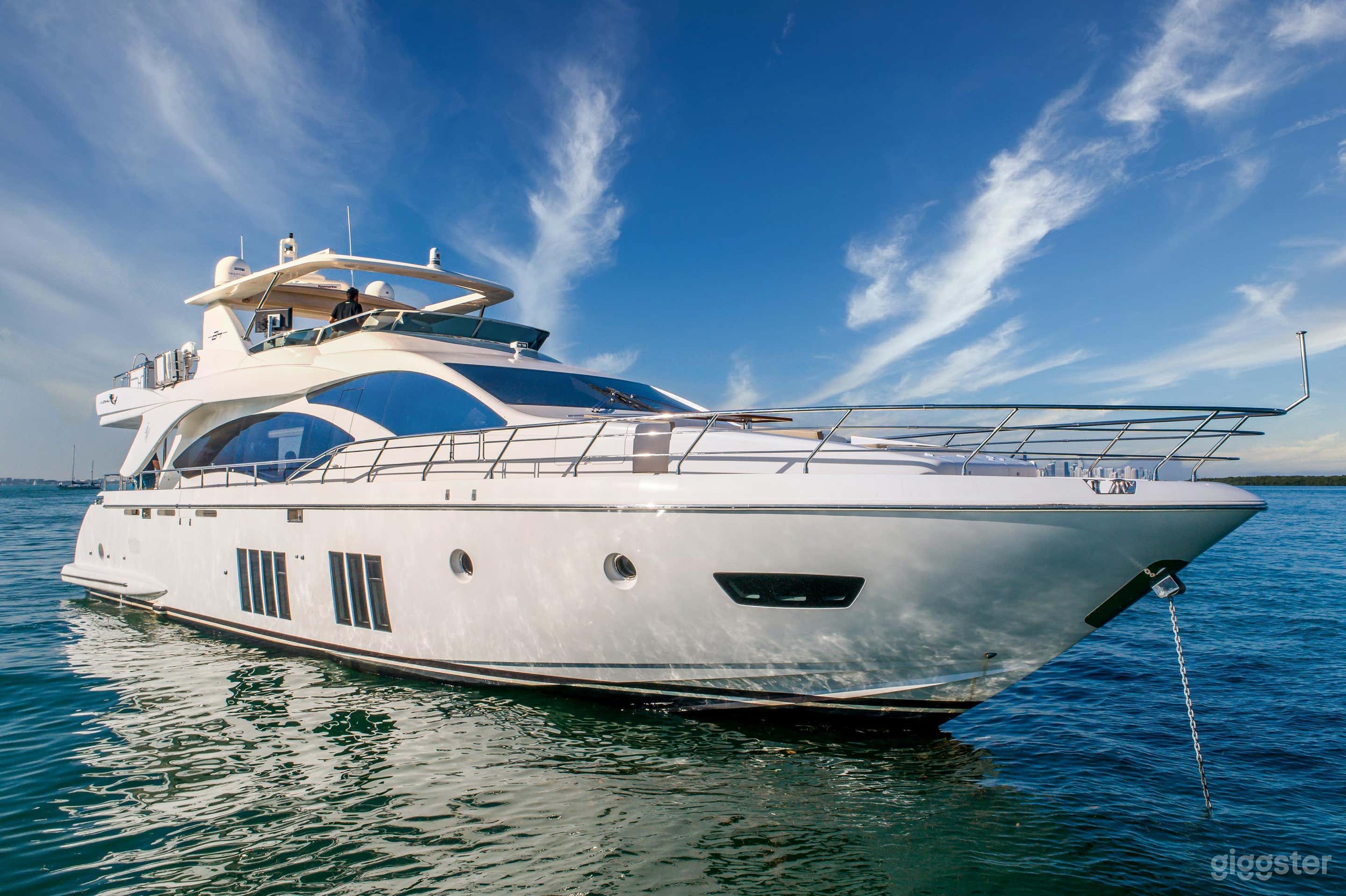 84' AZIMUT YACHT Photo 1