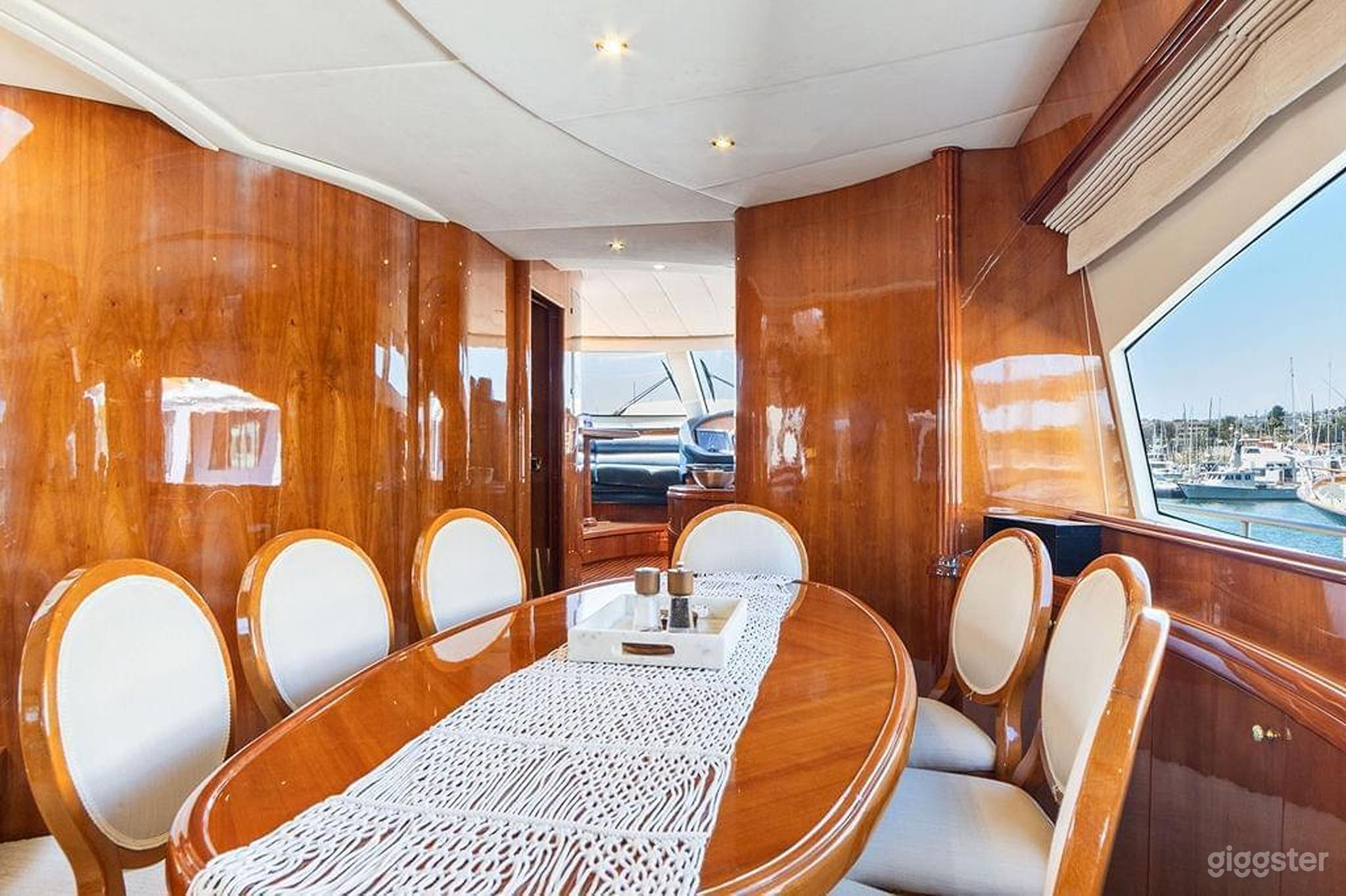 84' AZIMUT YACHT Photo 2