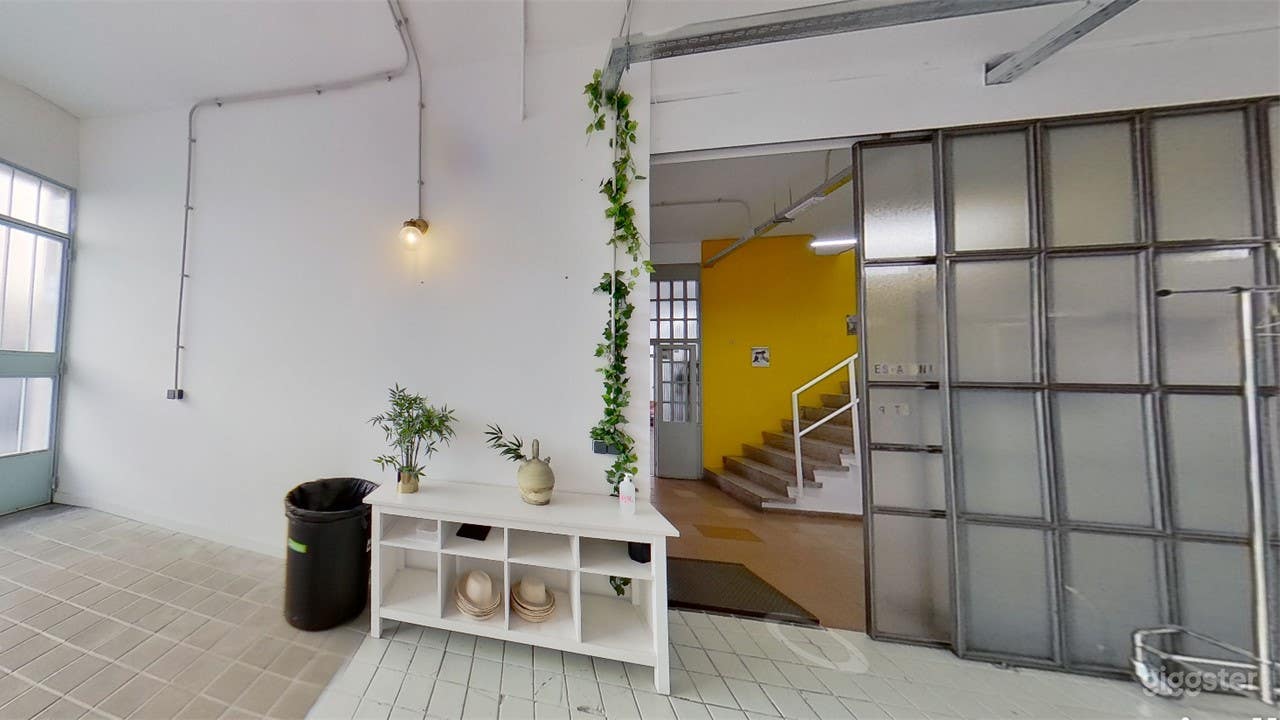 Amplia Sala de Eventos con luz natural Photo 1