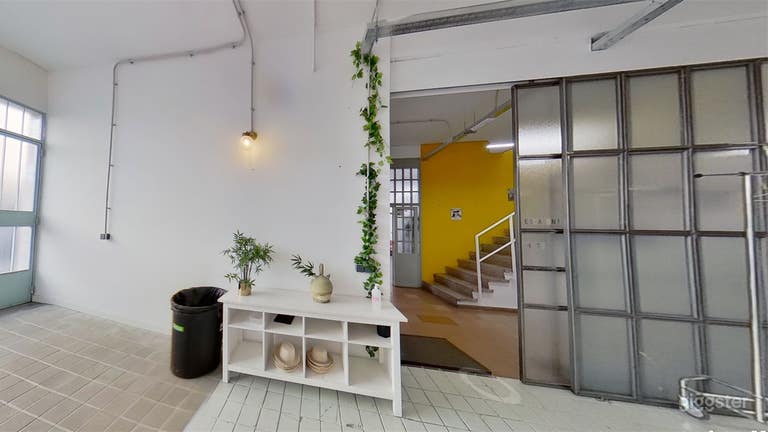  Amplia Sala de Eventos con luz natural 