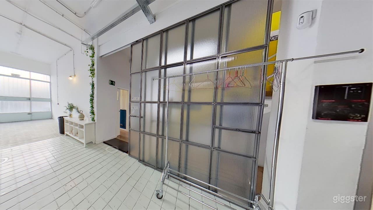 Amplia Sala de Eventos con luz natural Photo 2