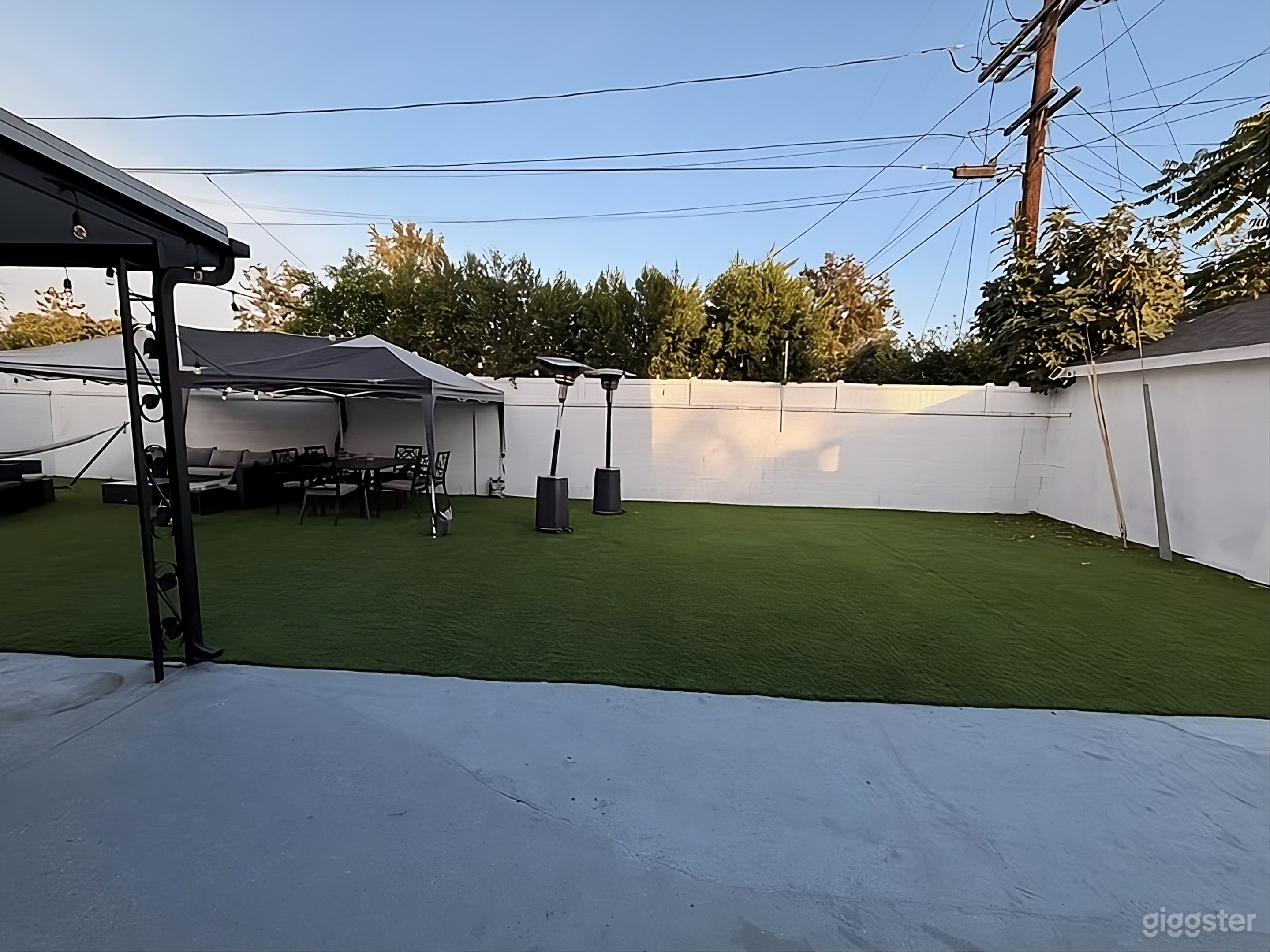 Private Urban Backyard Retreat Photo 3