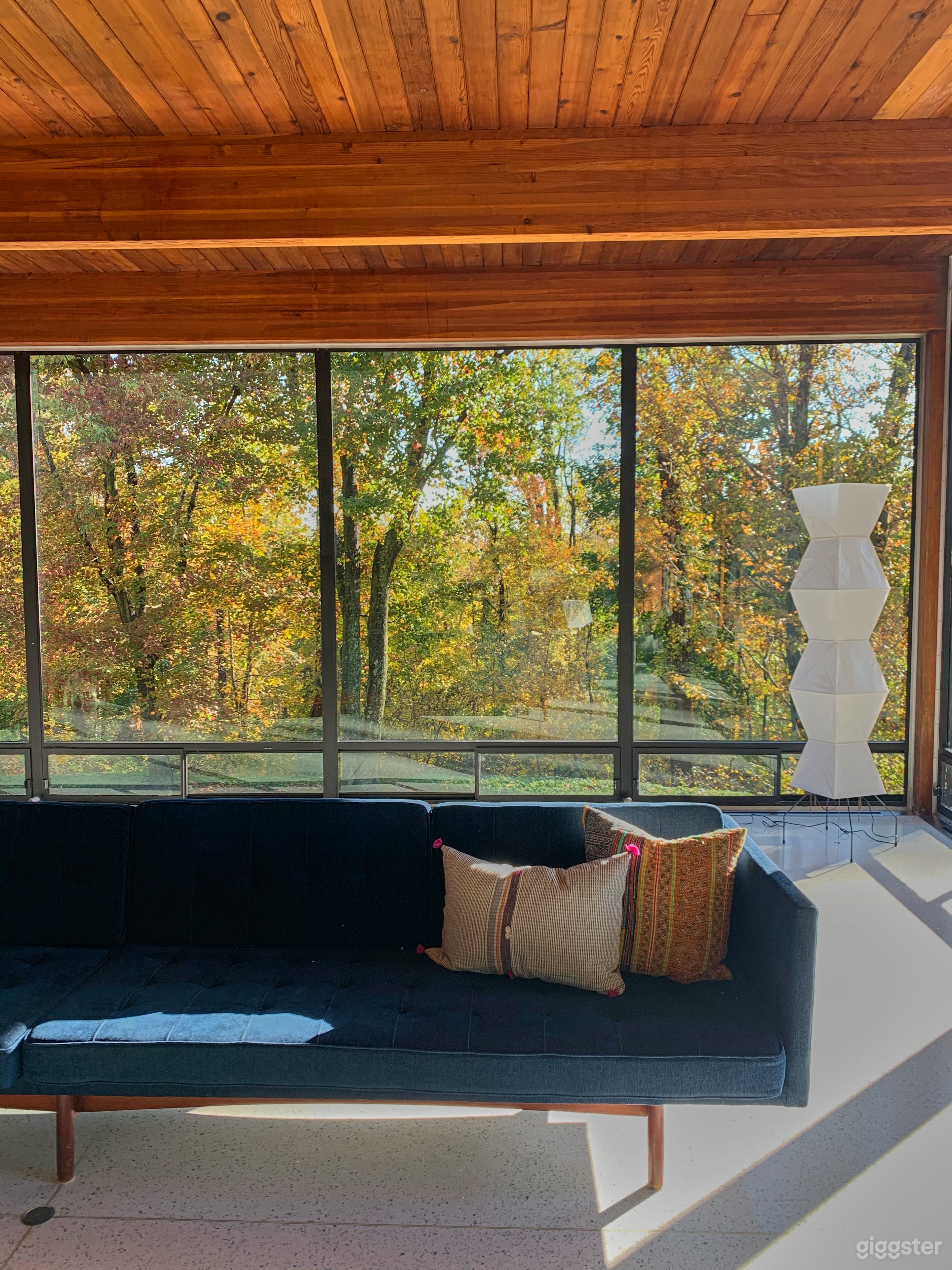 Modern suburban home: Location 5227 Photo 2