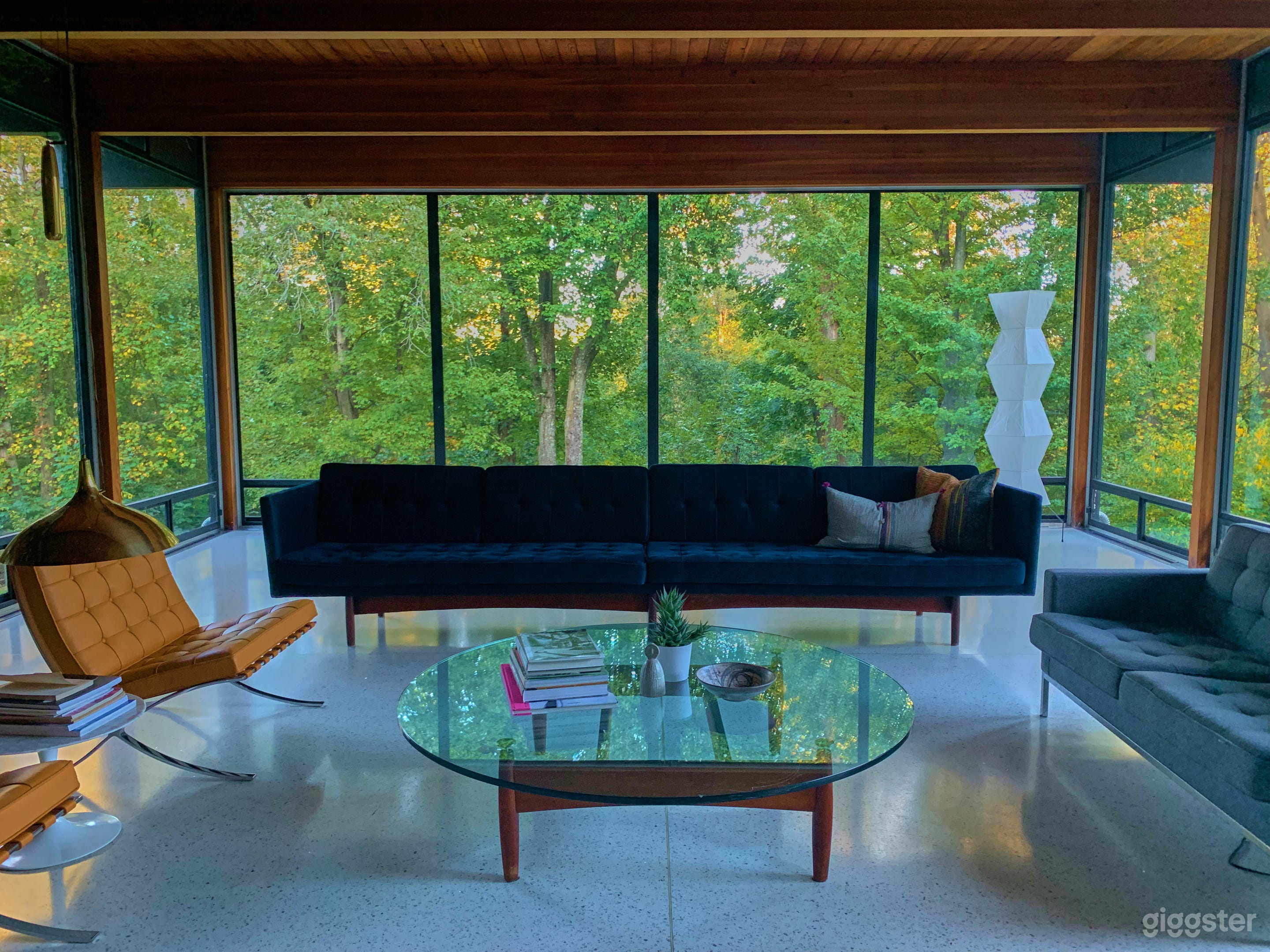 Modern suburban home: Location 5227 Photo 3