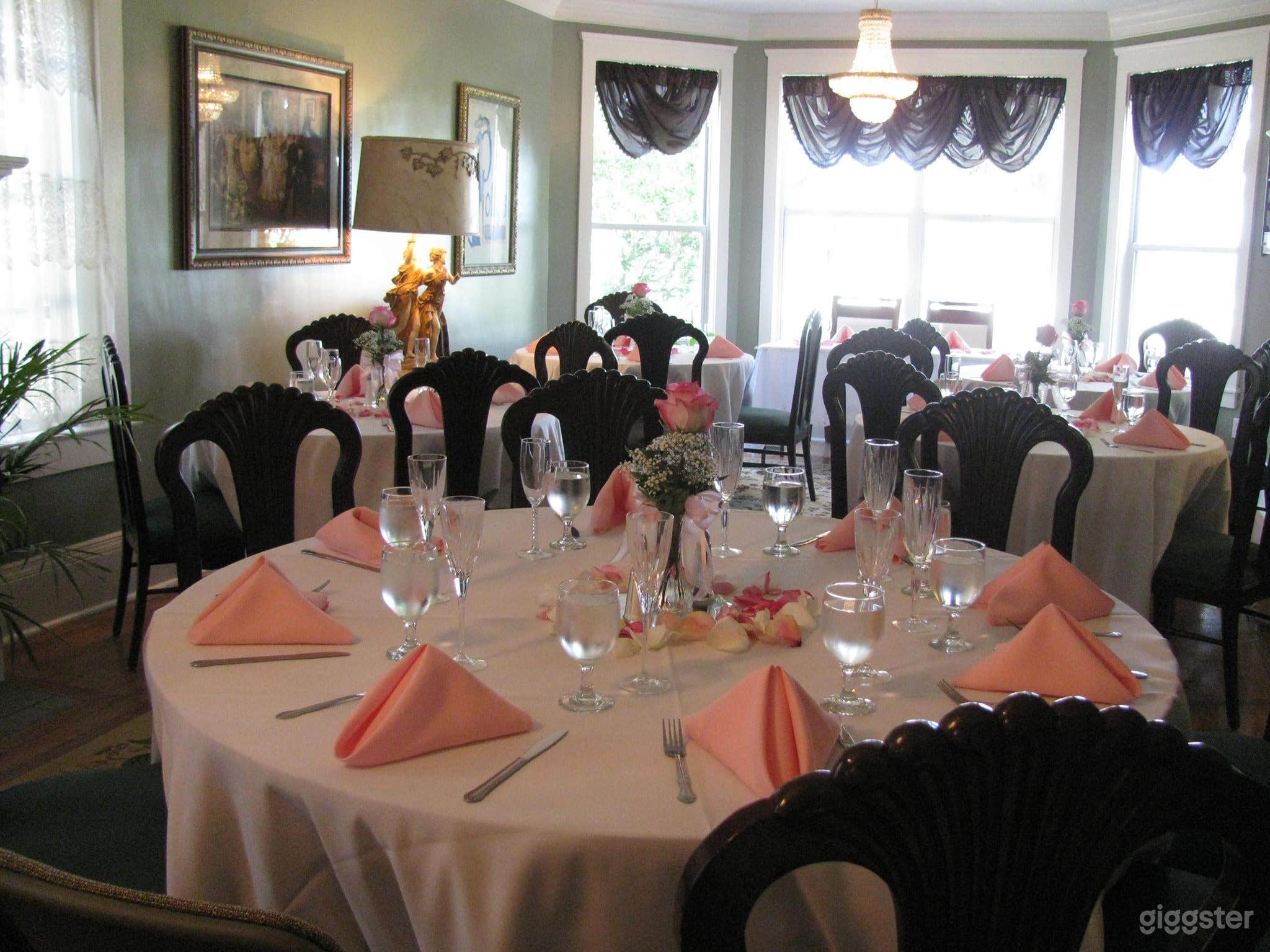 Tasty Tea Party Room  Photo 3