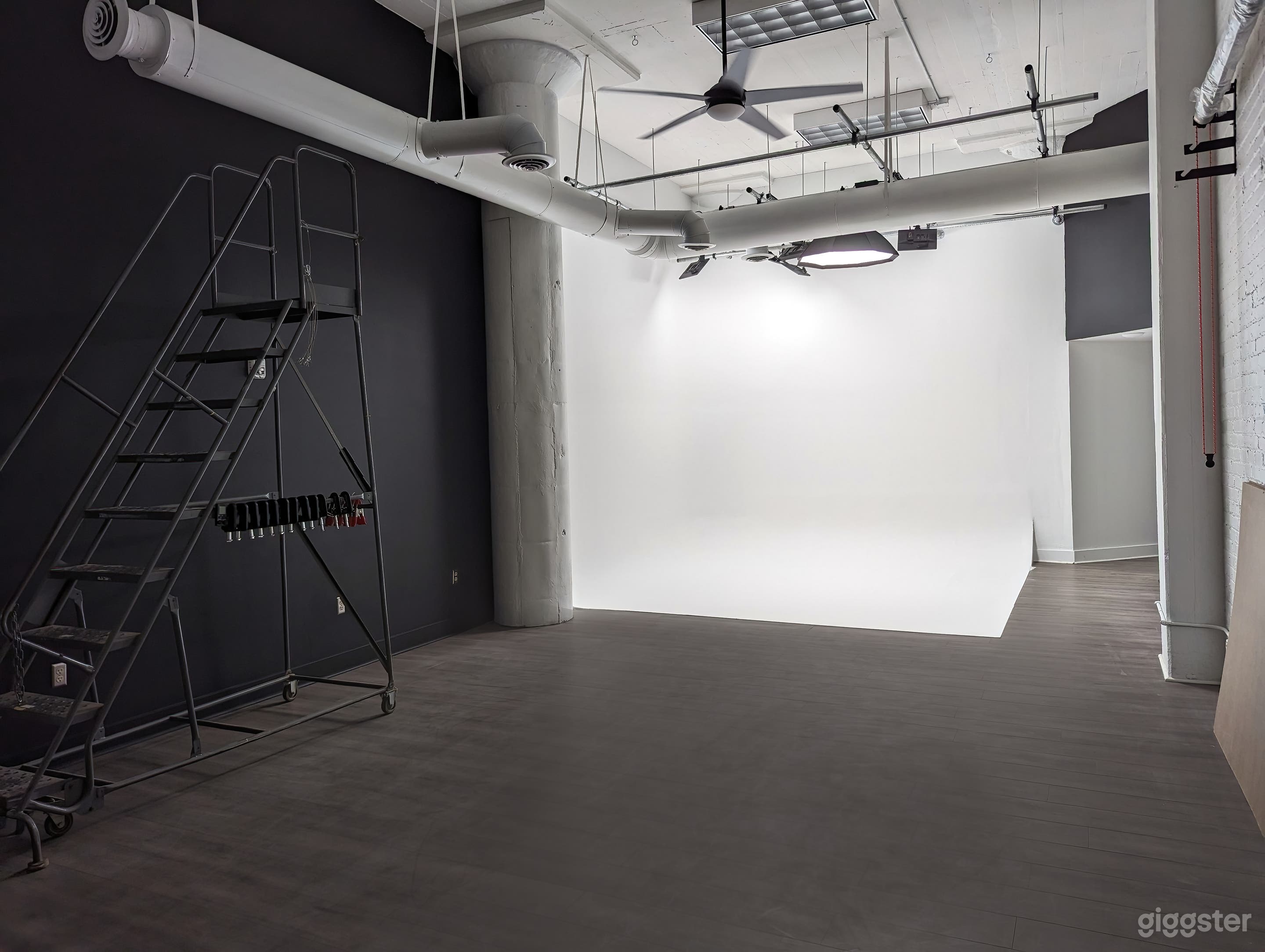 1,200 sqft Private Sound-ready studio space with corner cyclorama. Private Bathroom, Wifi, Hardwire Internet, lighting grid.