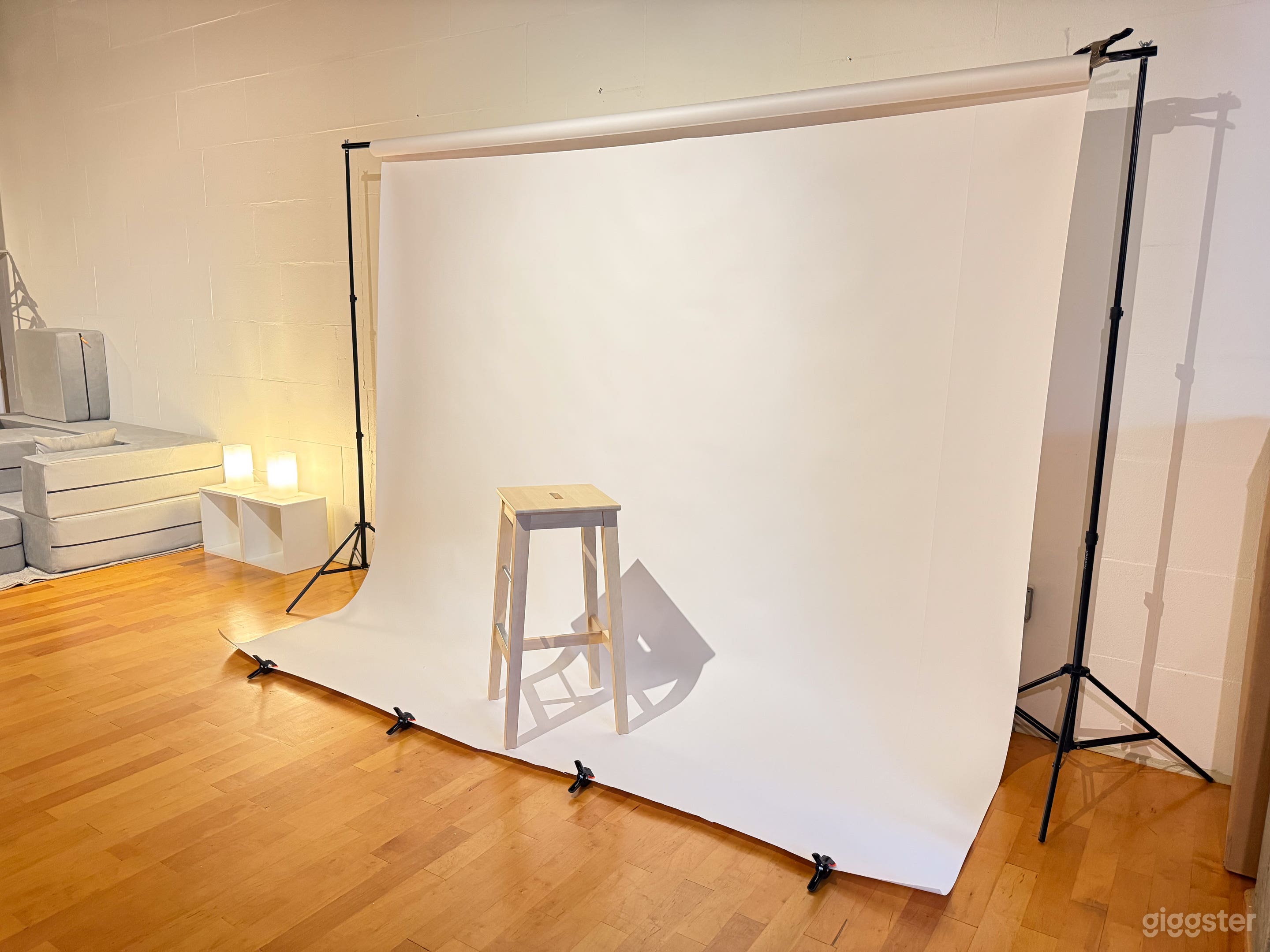 Minimalist Photo Studio w/ Cozy Lounge Photo 2