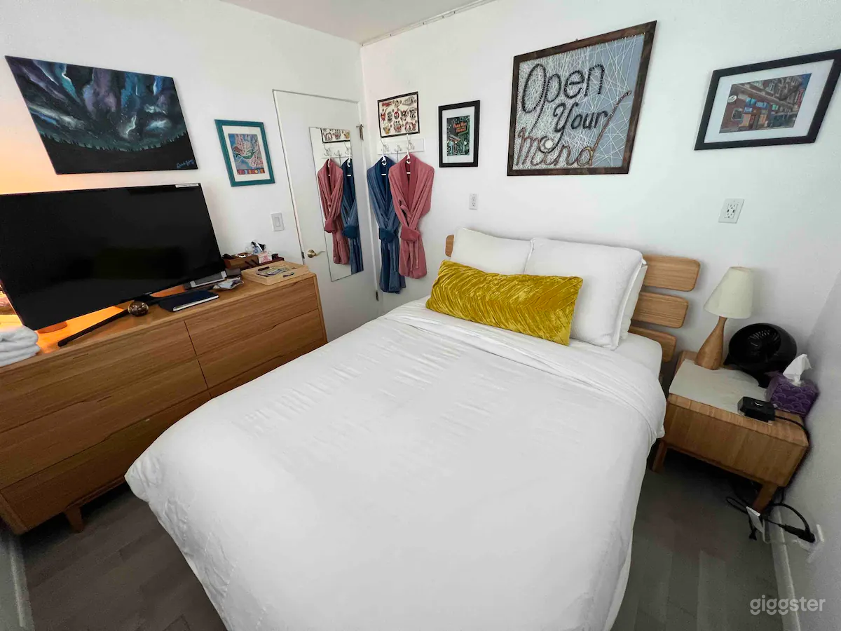 Mid-Century Modern Home with Yoga Room Photo 2