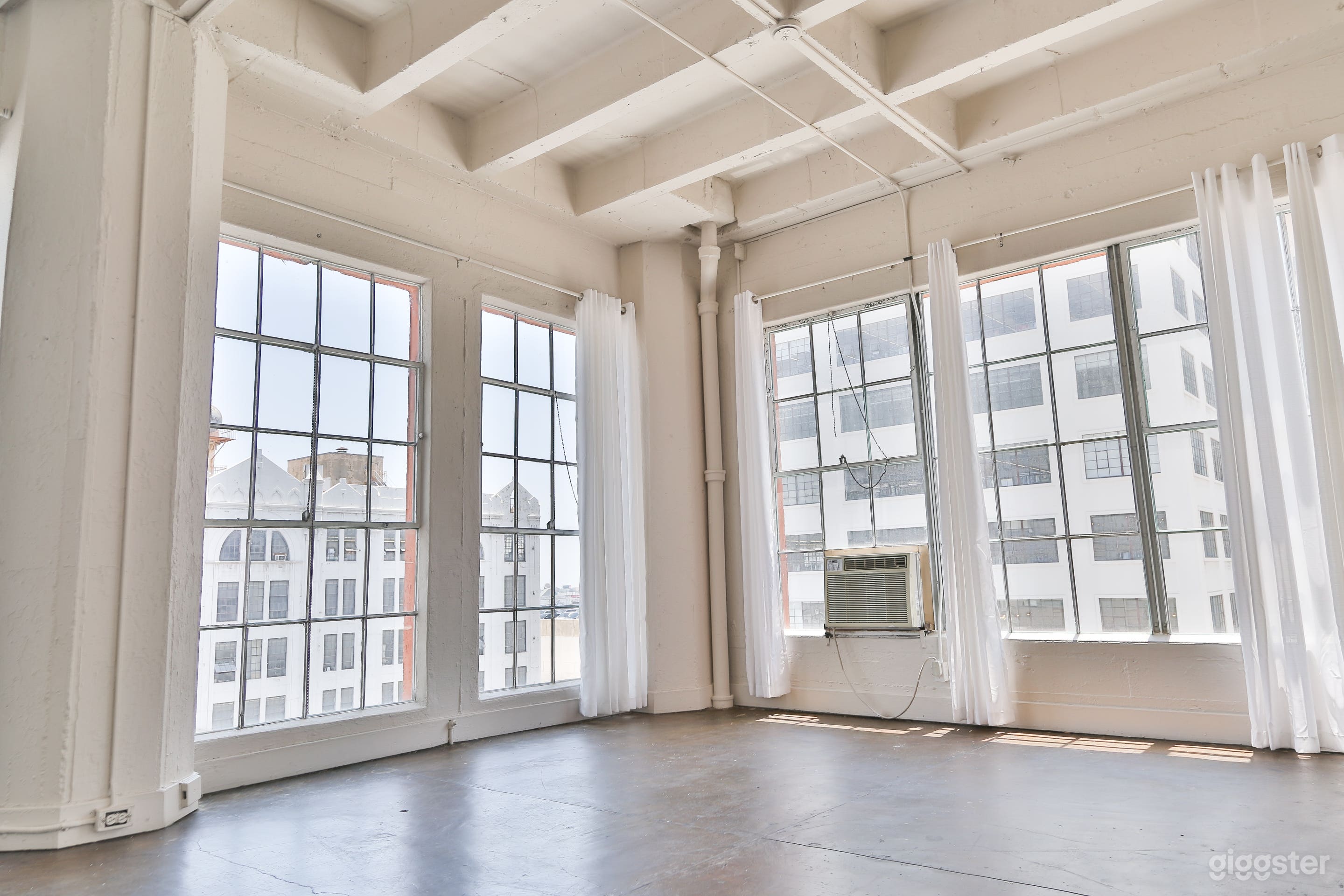 Panoramic Downtown LA Loft: Ideal for Video/Photo  Photo 4