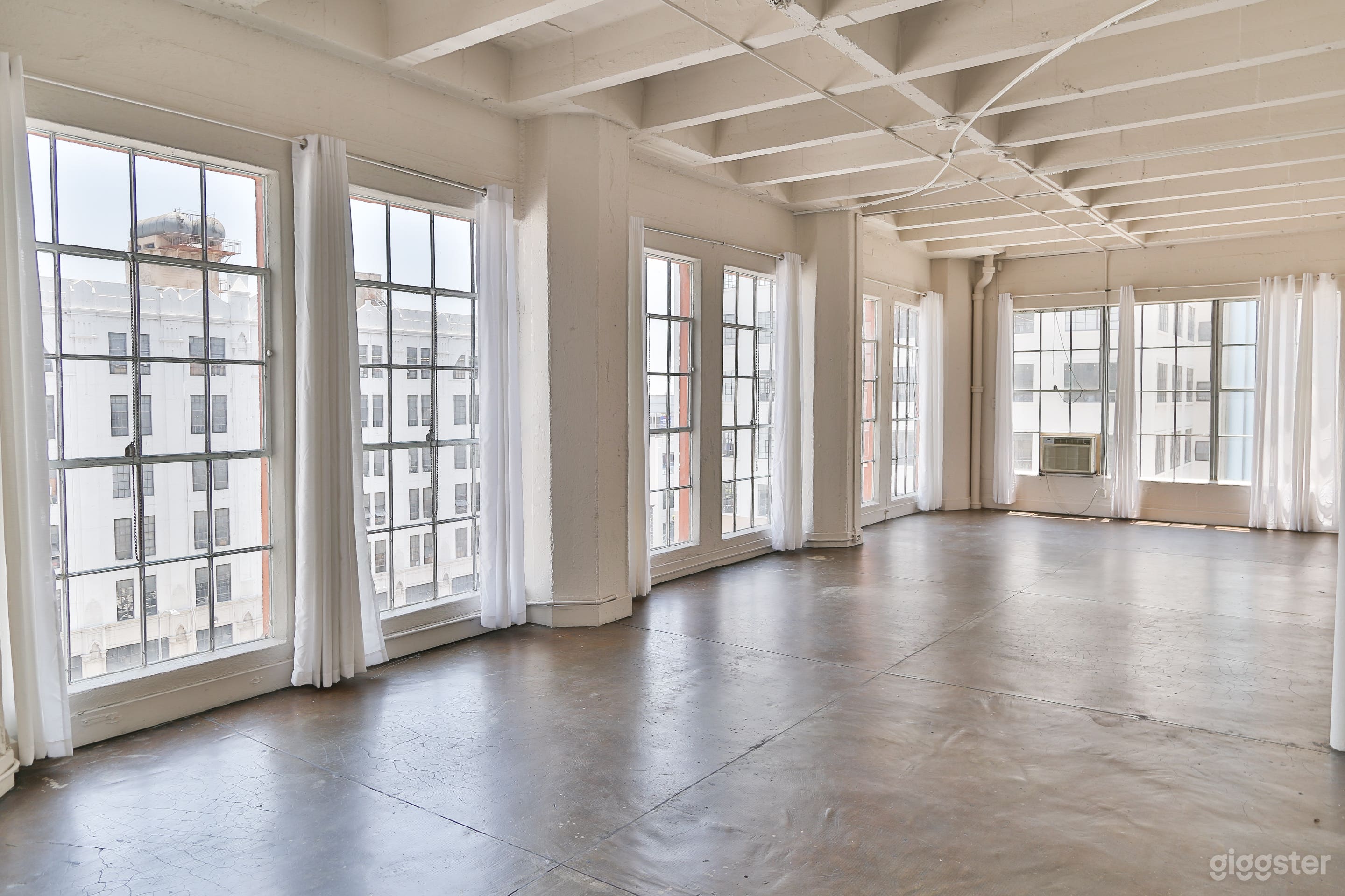 Panoramic Downtown LA Loft: Ideal for Video/Photo  Photo 3