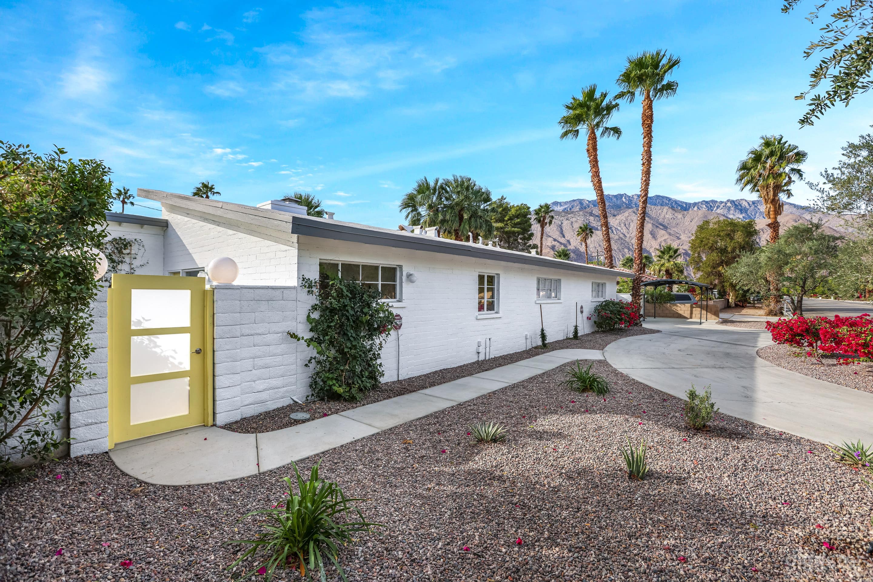 The Kasbah - Mid Century Modern Bohemian Moroccan-Style Photo 3