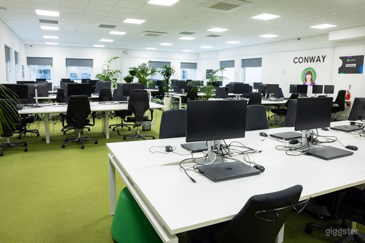 Large Computer/Conference Room - Regents Park Photo 4
