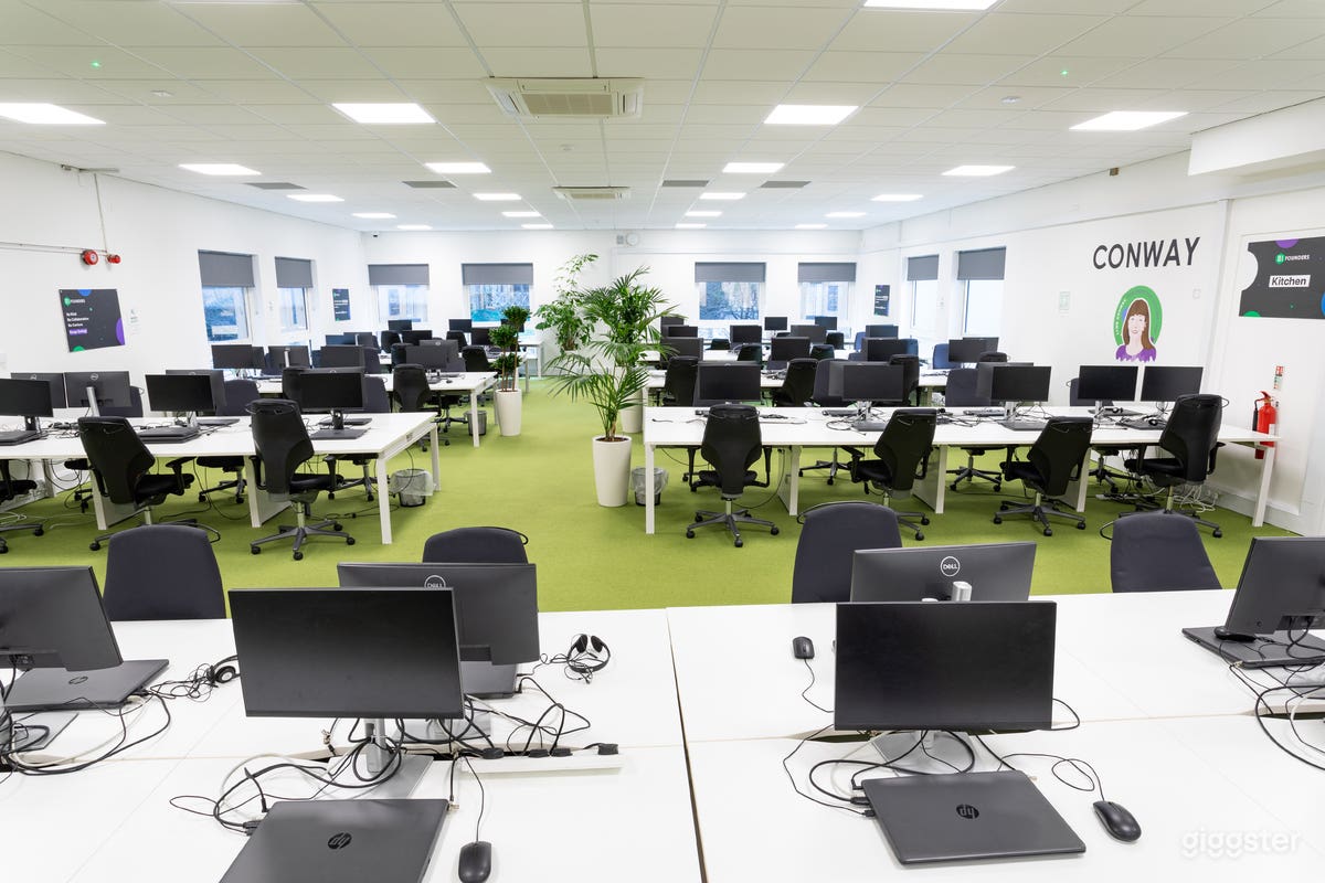 Large Computer/Conference Room - Regents Park Photo 2
