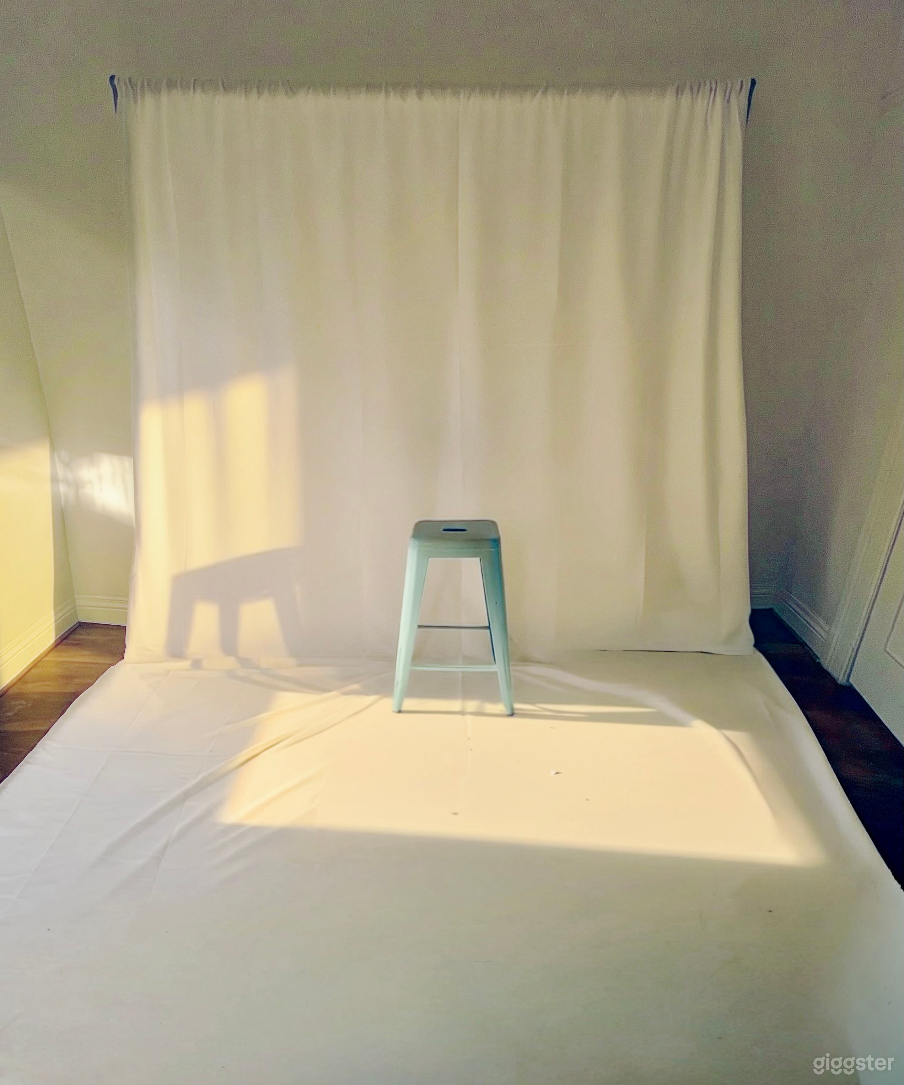 Photography studio near downtown Photo 3