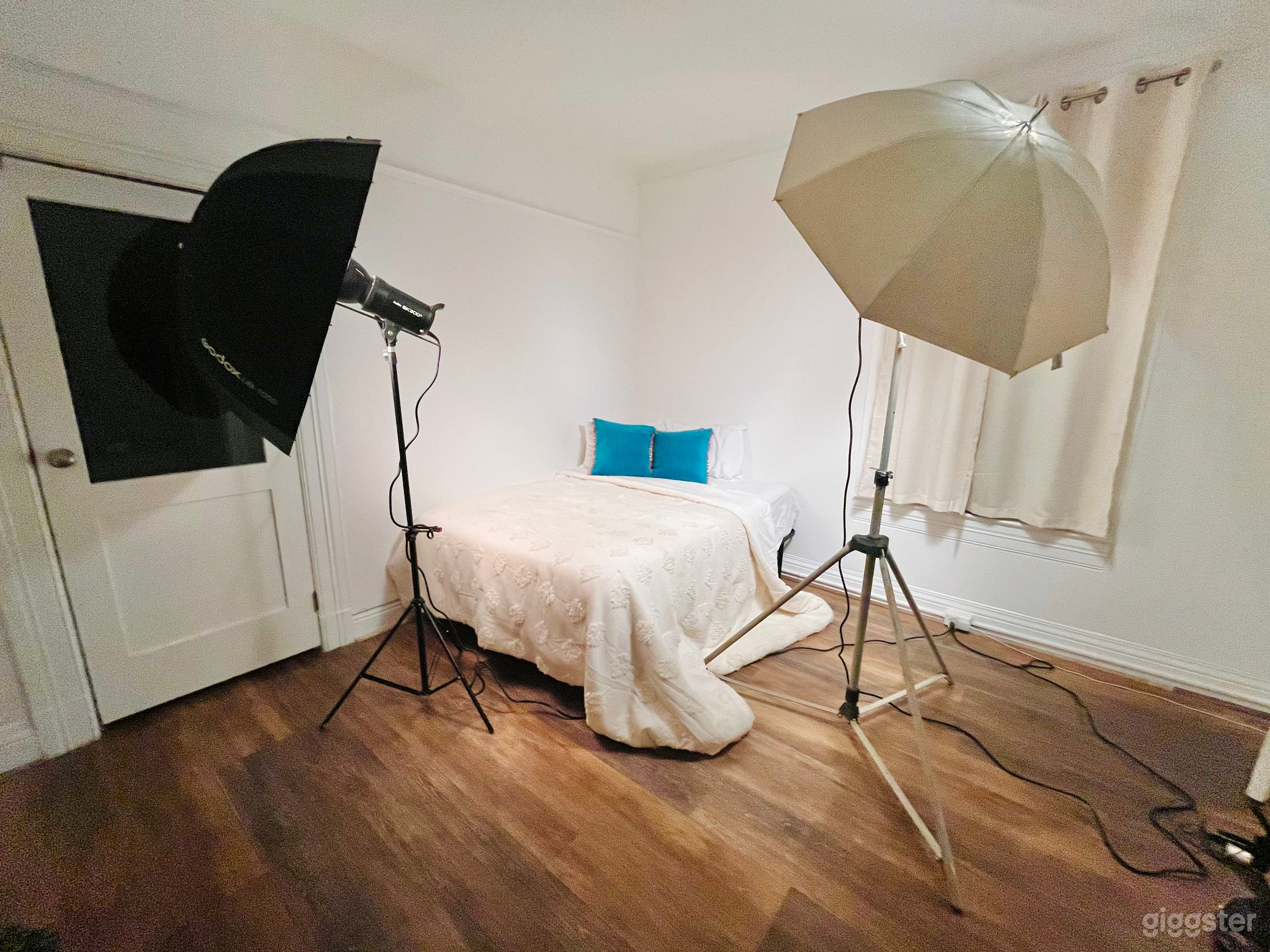 Photography studio near downtown Photo 2