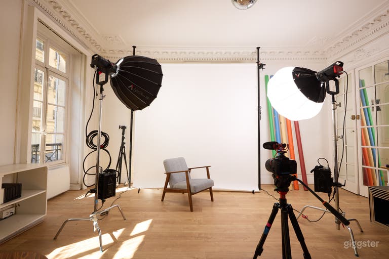  Studio fotografico a Parigi – Luce naturale, ciclorama e produzione completa 