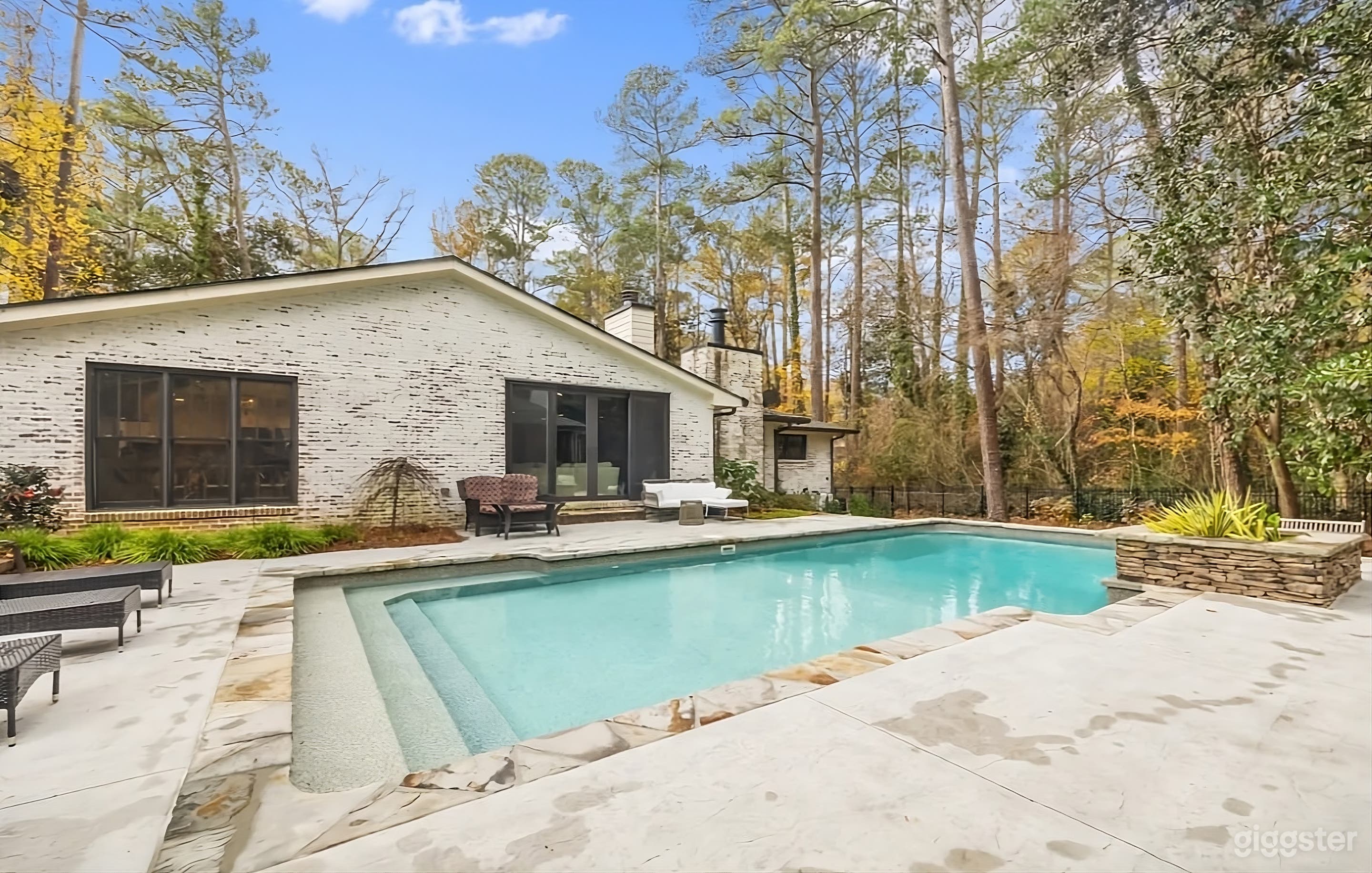 Pool is 4 ft in the shallow end and 6 ft in the deep end