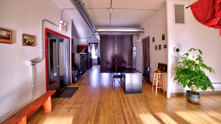  Entrance and check-in desk. 