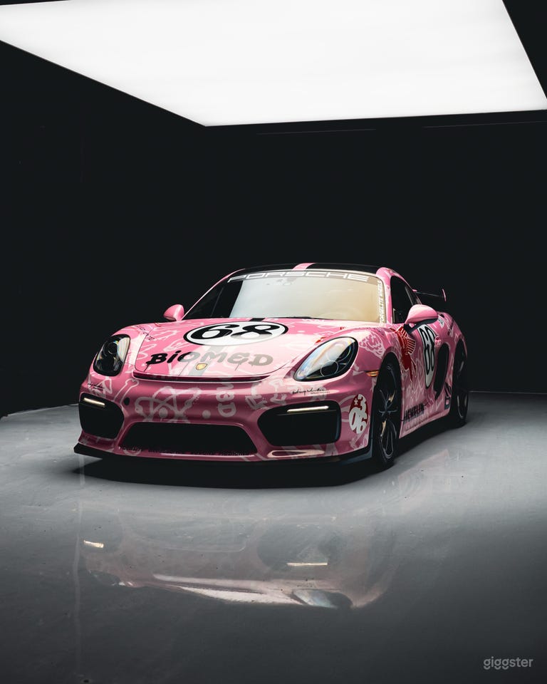  Vancouver Creative Studio - VFX Wall & 15' Softbox 