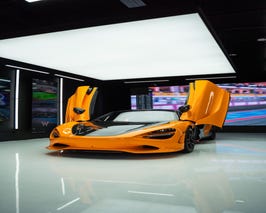  Vancouver Creative Studio - VFX Wall & 15' Softbox 