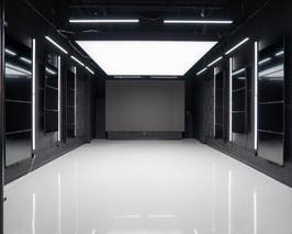  Vancouver Creative Studio - VFX Wall & 15' Softbox 