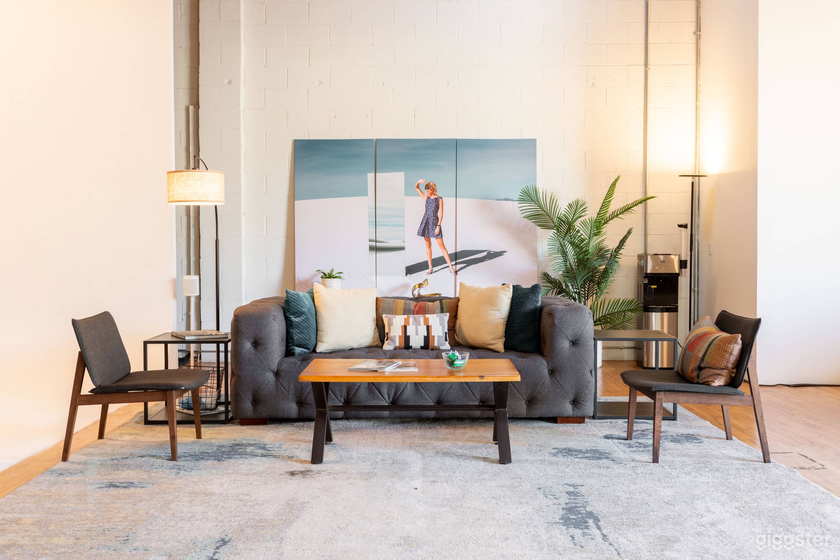 hype sign lounge silver lake