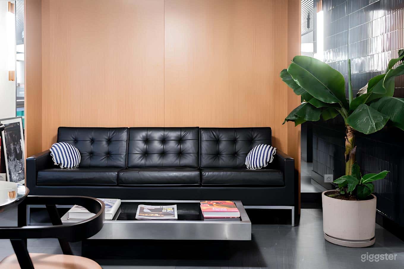 Photo de Cozy Deal Room for 8 People 4