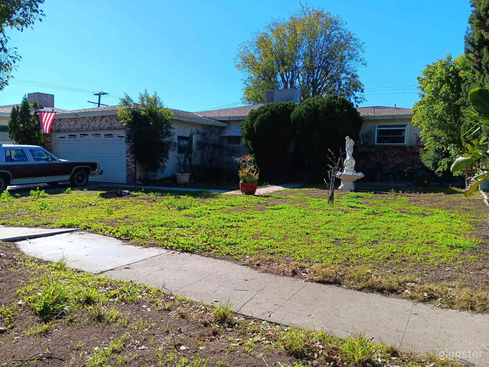 Front Porch with Front Yard and Fountain Photo 2