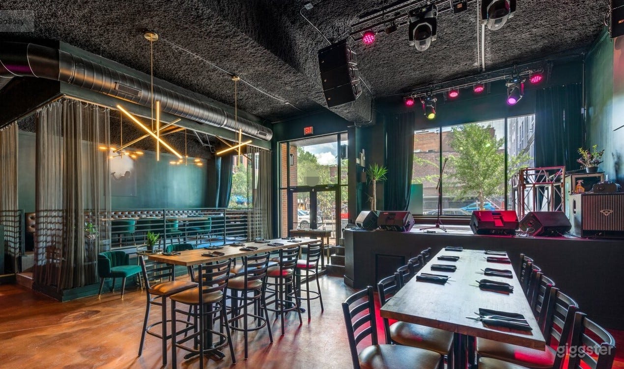 Singer's Lounge Photo 3