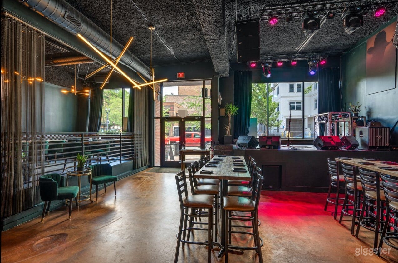 Singer's Lounge Photo 4