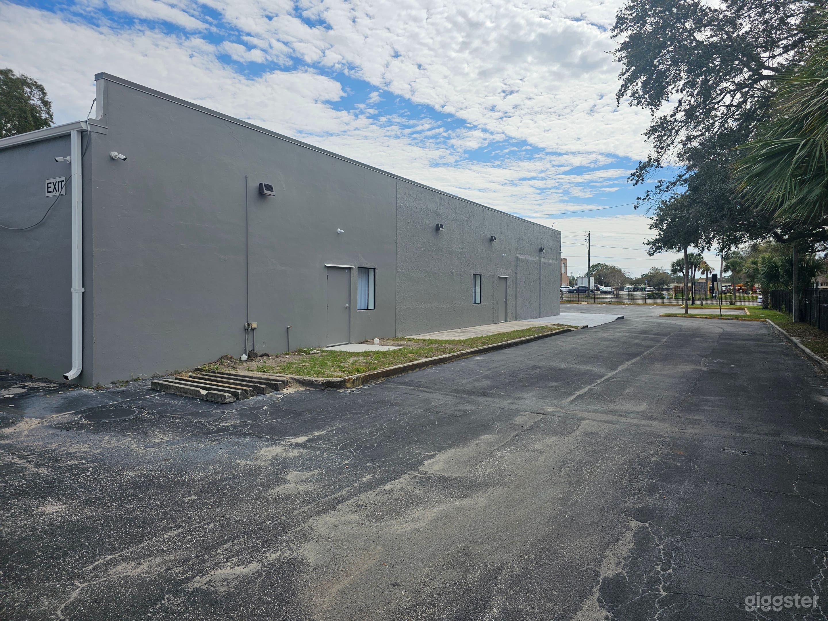 Blank Canvas Event Space w/ Offices &amp; Conference Photo 3