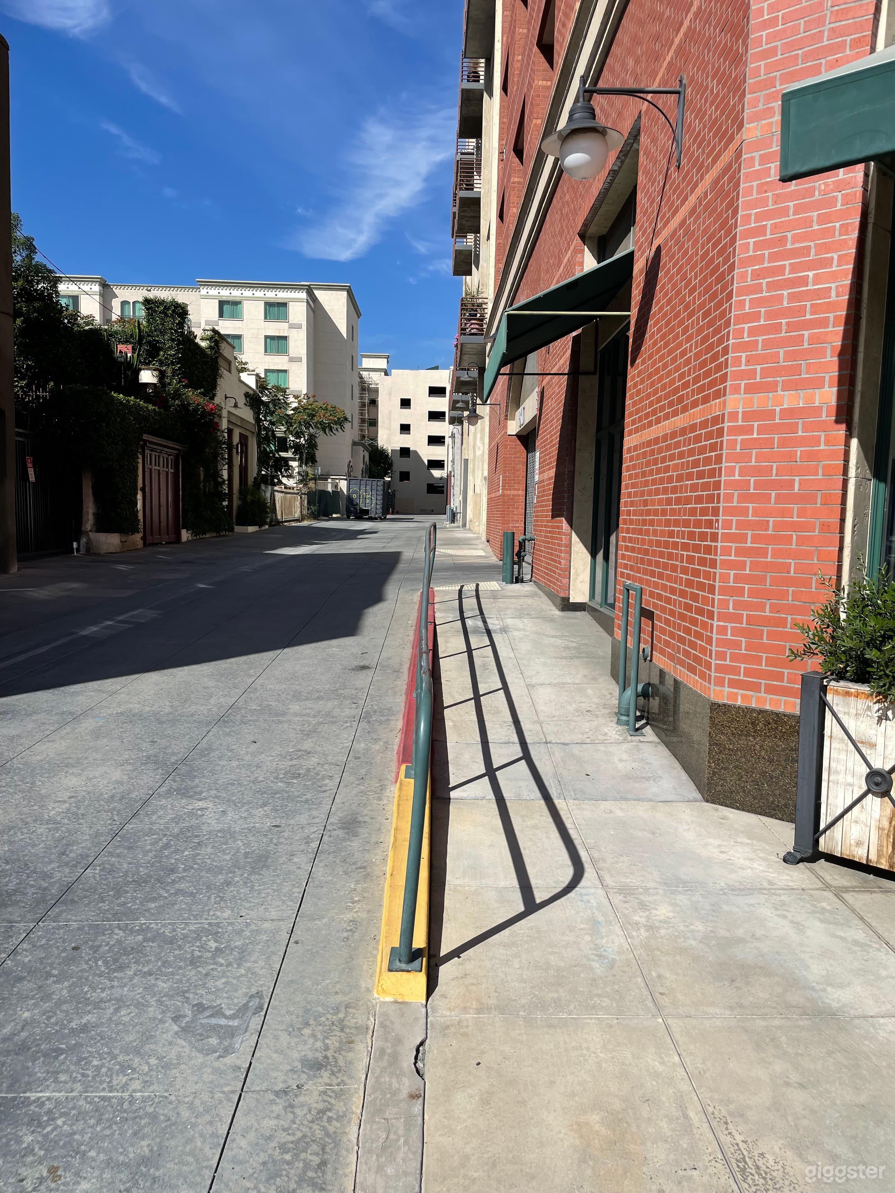 Maude Woods Side Alley / Exterior 