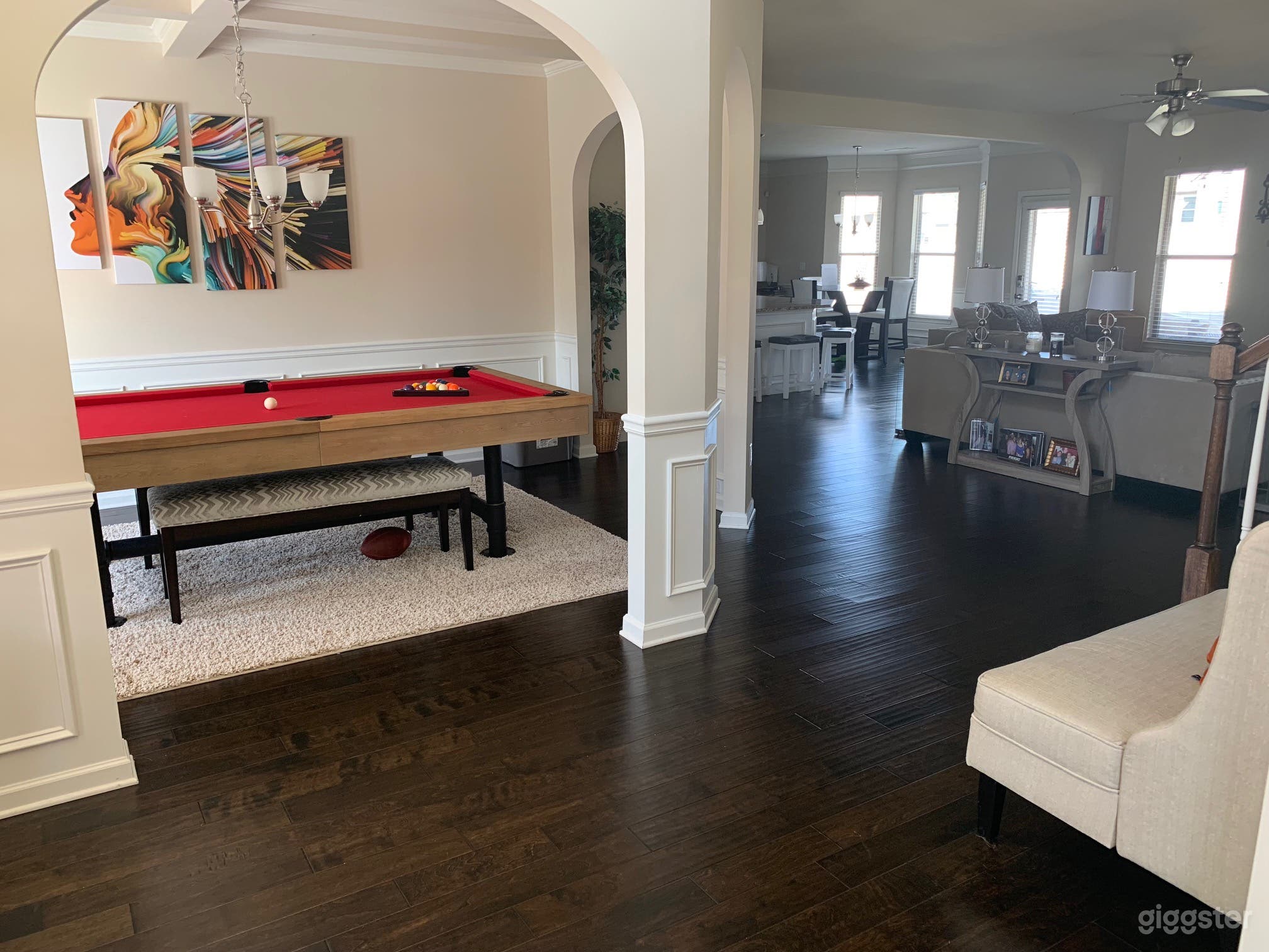 Cozy, Modern Suburban Home Photo 2