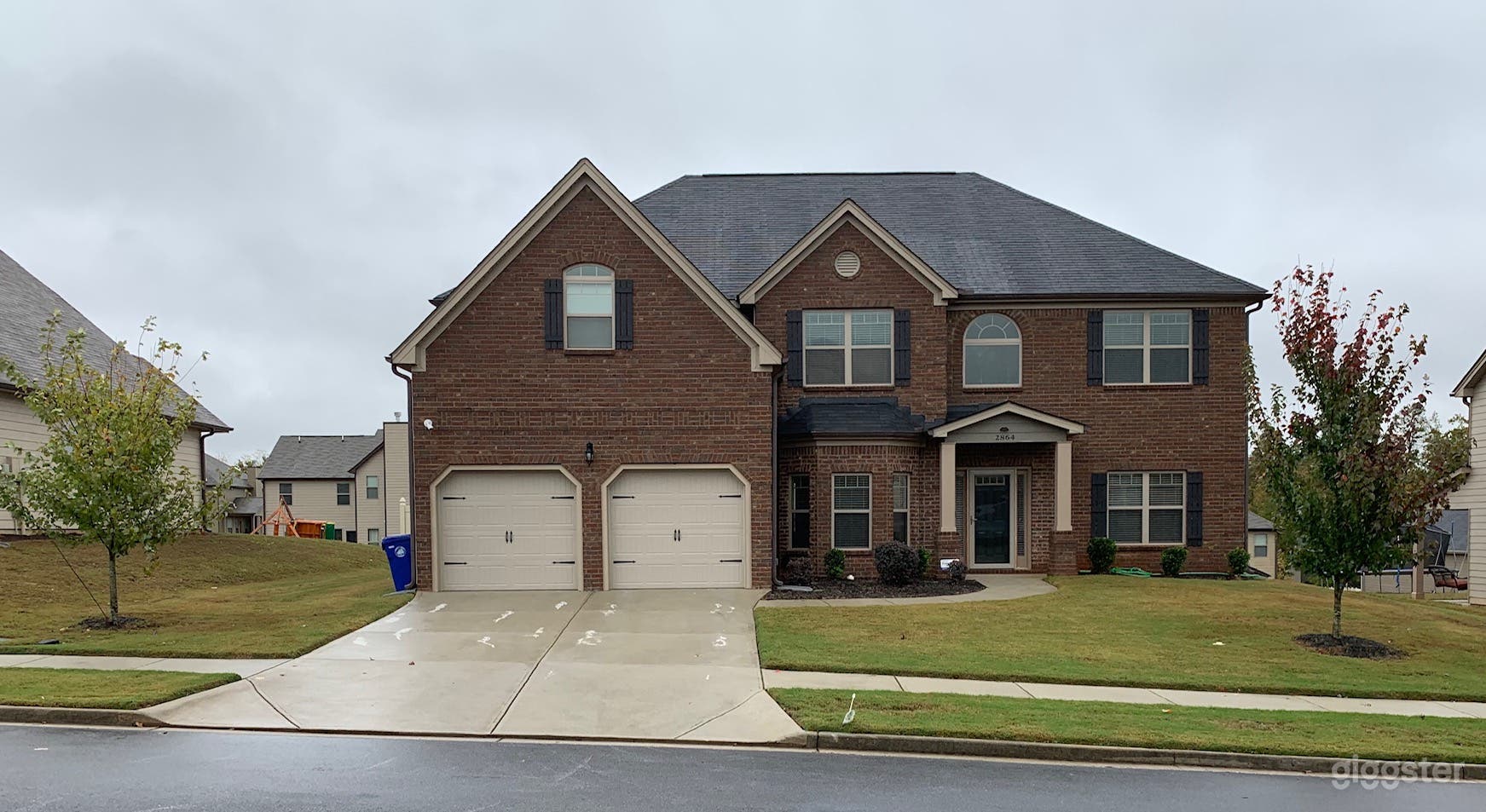 Cozy, Modern Suburban Home Photo 1