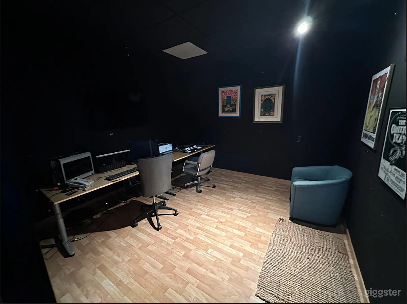 2nd Floor Producers Office &amp; Control Room for Film and Production Photo 4