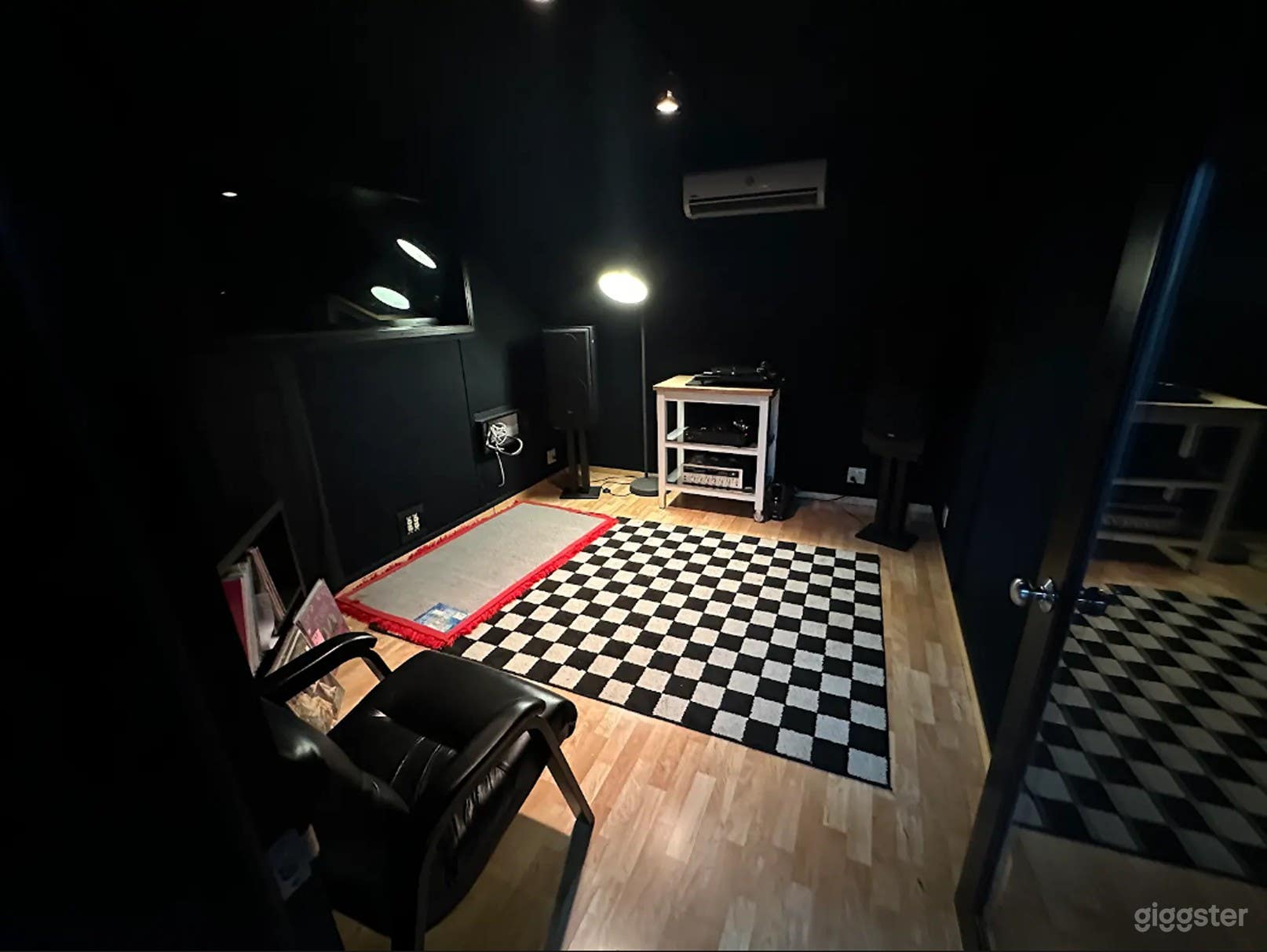 2nd Floor Producers Office &amp; Control Room for Film and Production Photo 2