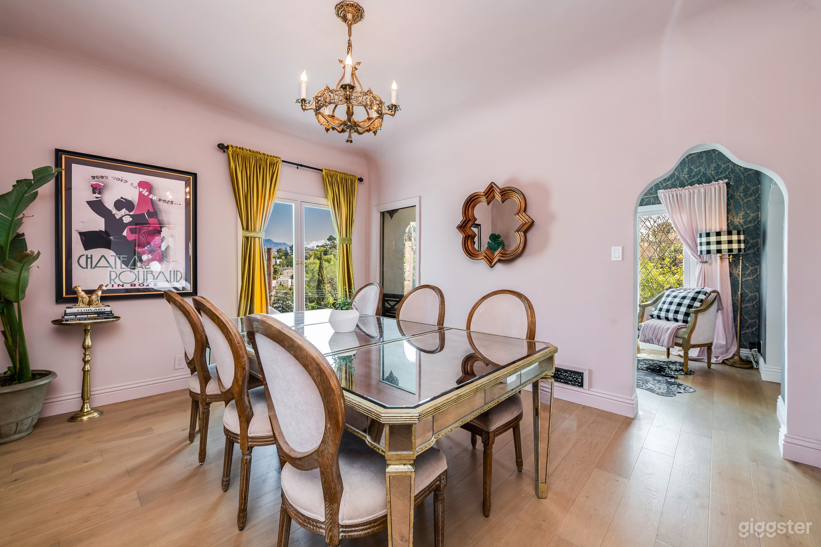 Old Hollywood Glamour Meets Parisian Chic Photo 2