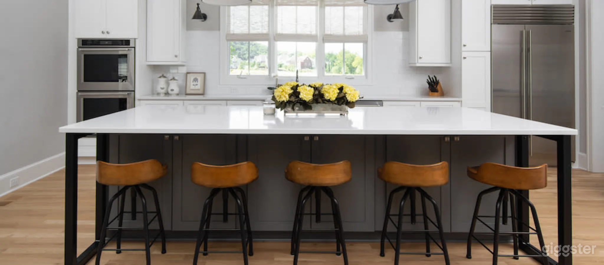 Modern Farmhouse in Suburban Neighborhood Photo 1