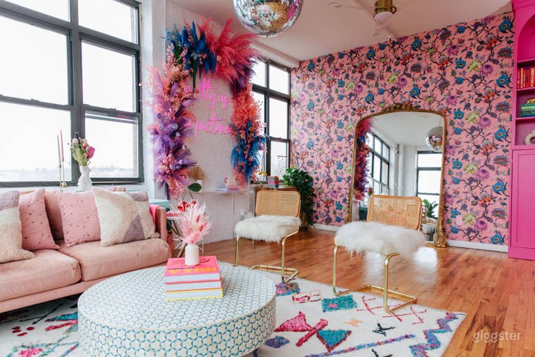  Colorful Corner Loft with Amazing Light 