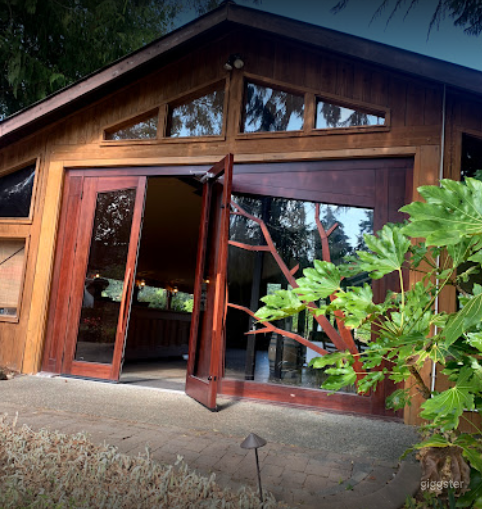 Spacious Winery in Cobble Hill Photo 3