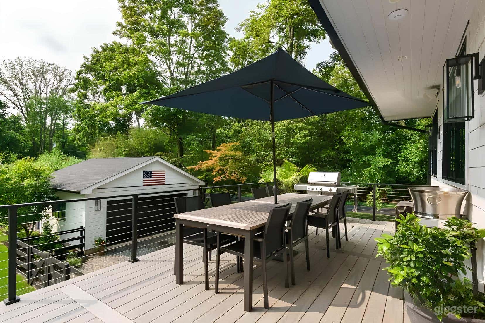 Hamptons-Style Backyard Photo 3